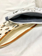 LEO • Pochette personnalisée en double gaze de coton léopard