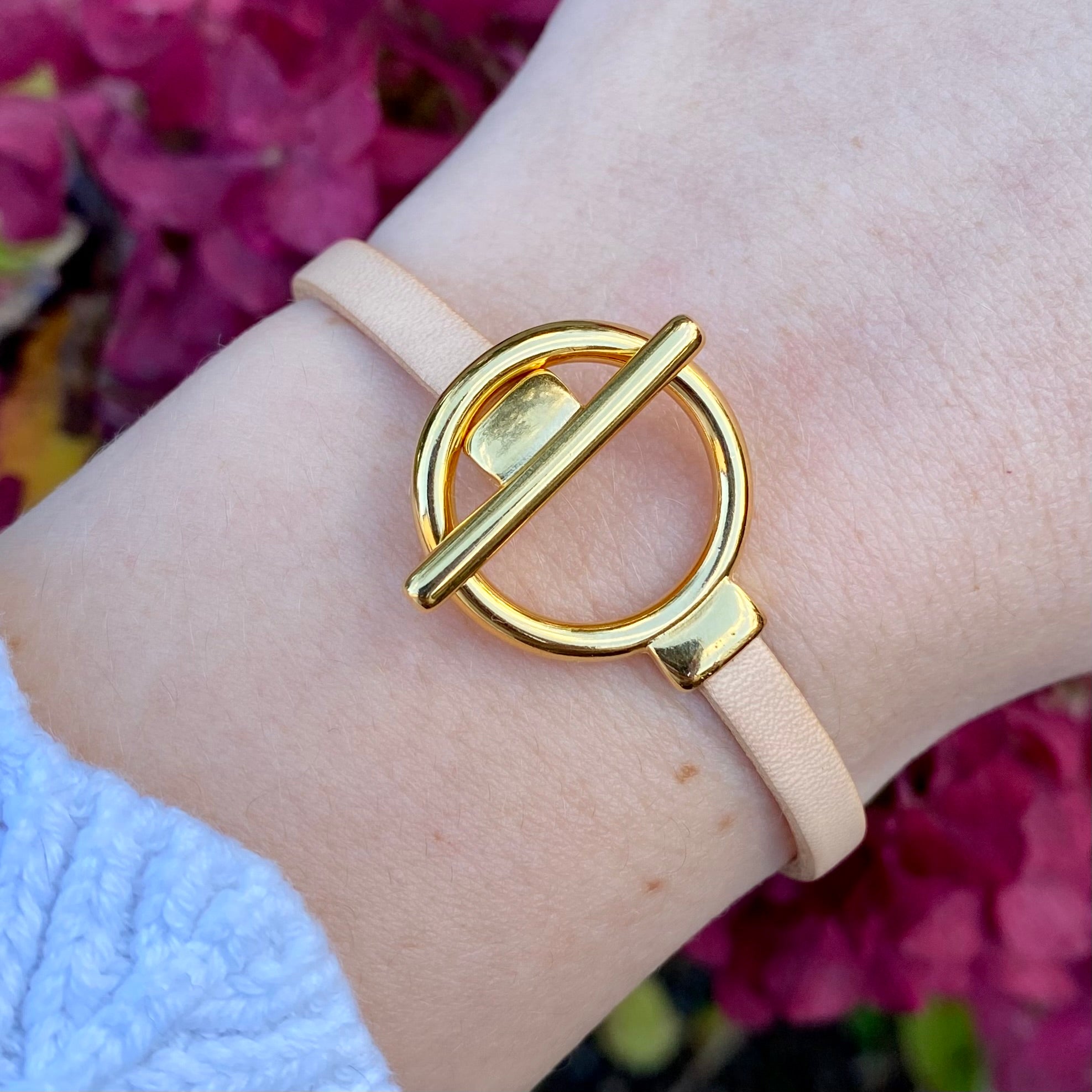 ALMA • Bracelet en cuir avec fermoir en T plaqué or ou argent