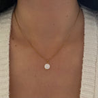 ROMY • Collier en acier inoxydable avec breloque ronde en coquillage