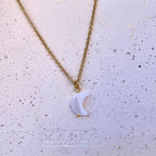 LUNA • Collier en acier inoxydable avec breloque lune en coquillage