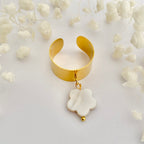FLORA • Bague en acier inoxydable avec breloque fleur en coquillage