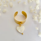 LOVA • Bague en acier inoxydable avec breloque coeur en coquillage