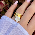 FLORA • Bague en acier inoxydable avec breloque fleur en coquillage