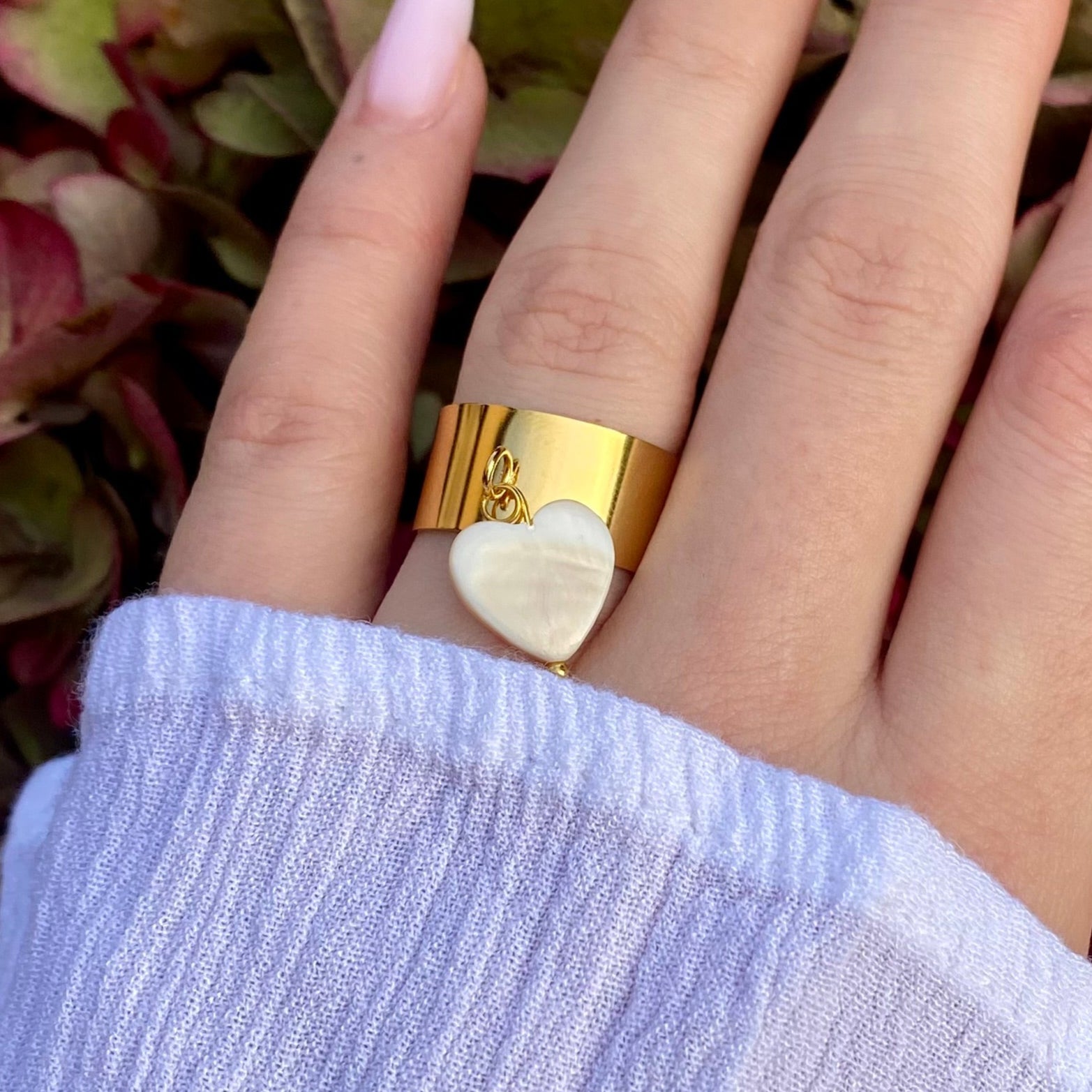 LOVA • Bague en acier inoxydable avec breloque coeur en coquillage