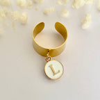 ANA • Bague doré en acier inoxydable avec breloque lettre