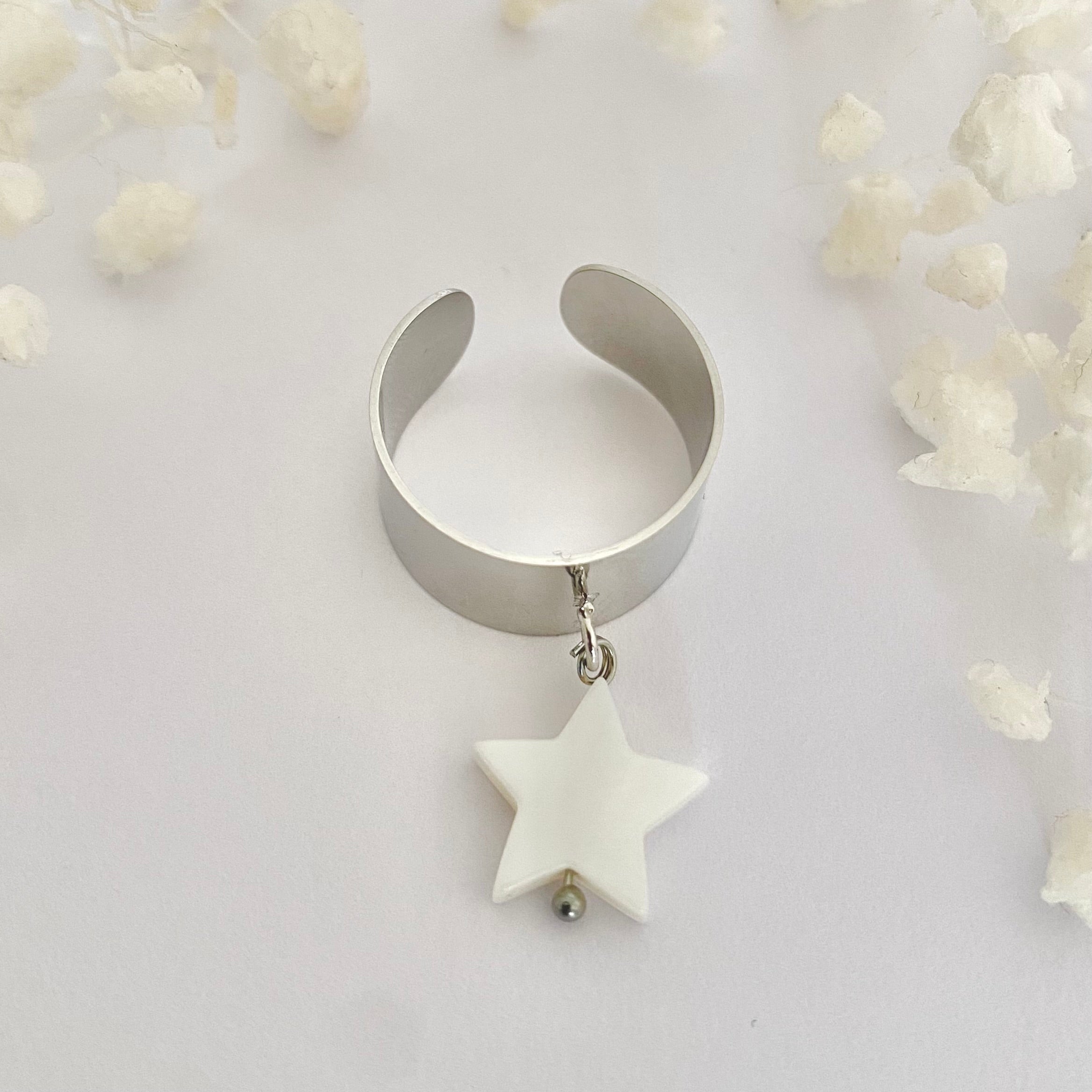 CIEL • Bague en acier inoxydable avec breloque étoile en coquillage