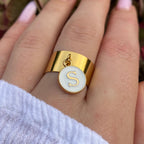 ANA • Bague doré en acier inoxydable avec breloque lettre